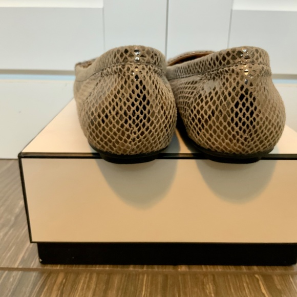 Vionic Gold Metallic Loafers Size 7.5 - Picture 3 of 5